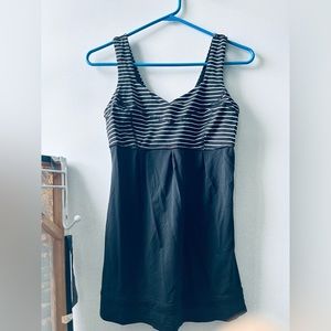 LuLu Lemon athletica, size 6, activewear top with NO INNER BRA,